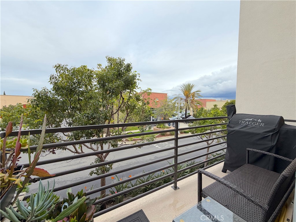 1540 W Artesia Square