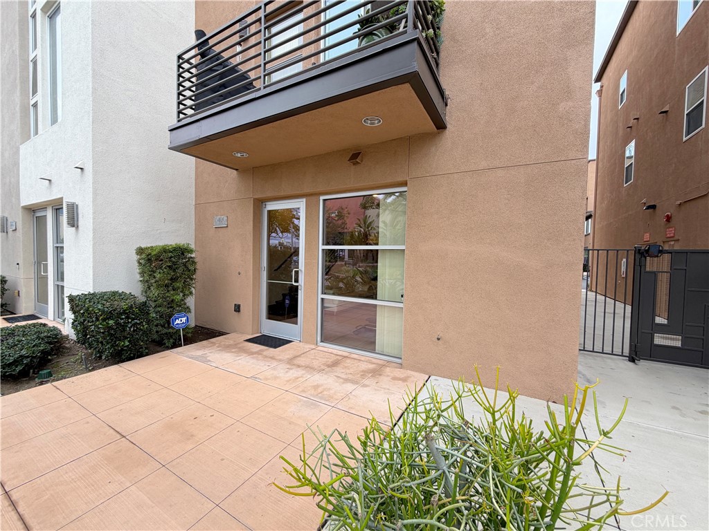 1540 W Artesia Square