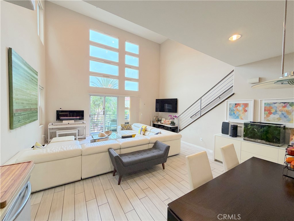 1540 W Artesia Square