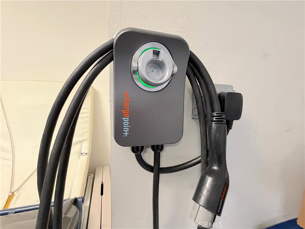 1540 W Artesia Square