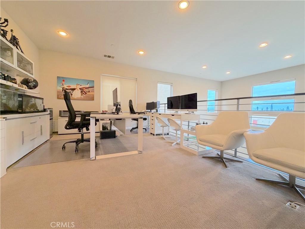 1540 W Artesia Square