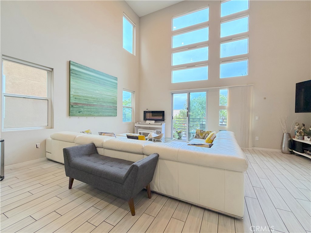 1540 W Artesia Square