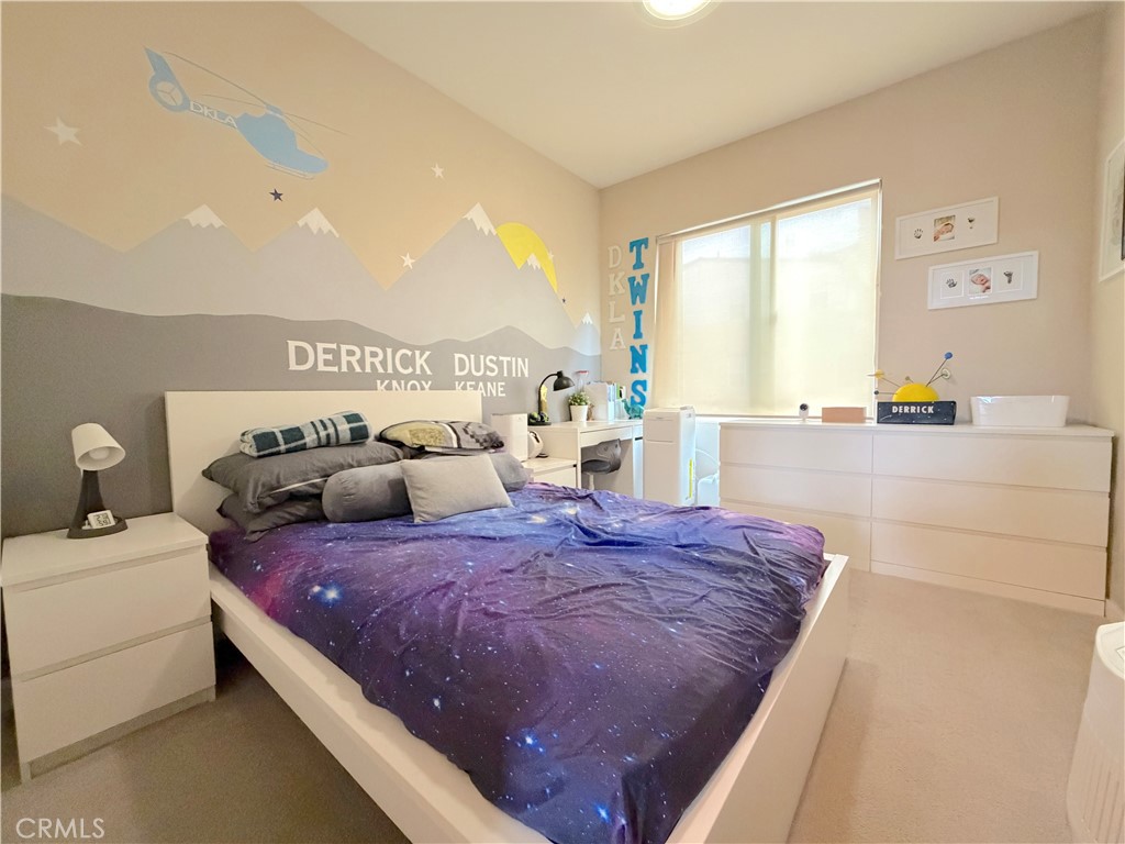 1540 W Artesia Square