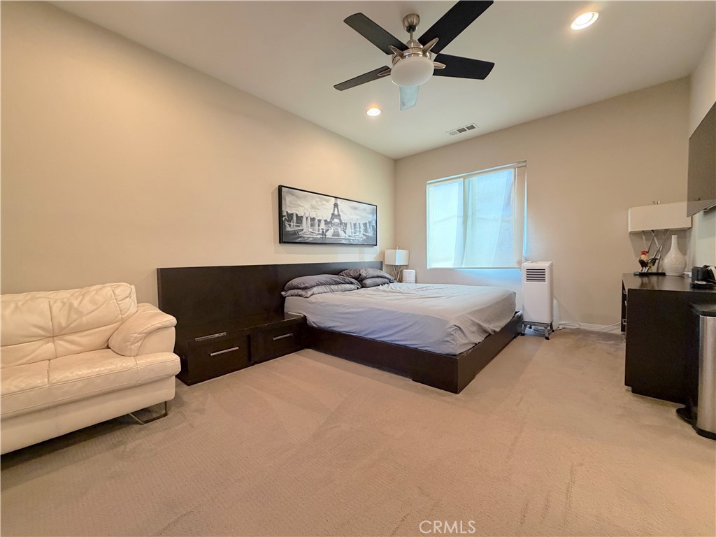 1540 W Artesia Square