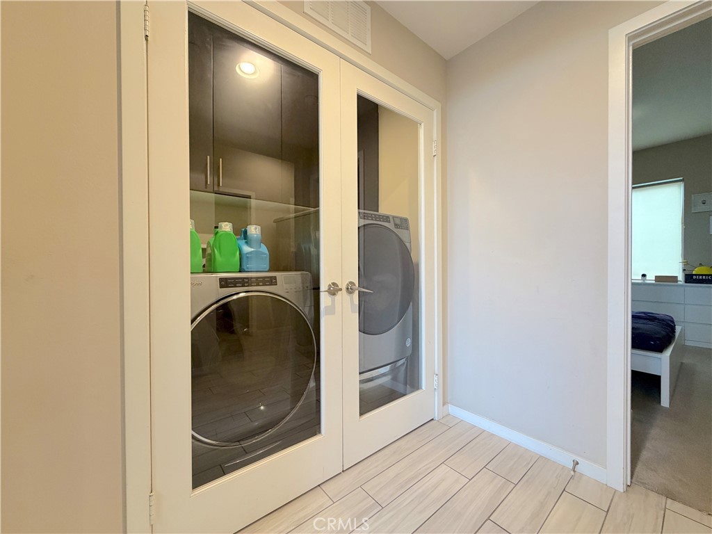 1540 W Artesia Square