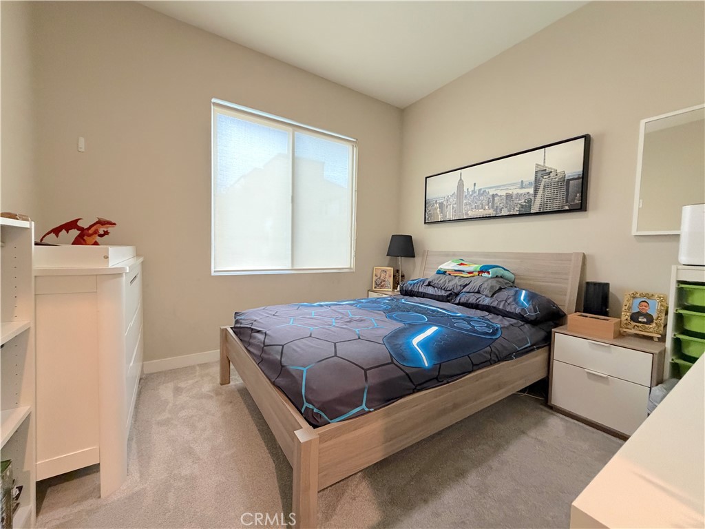 1540 W Artesia Square