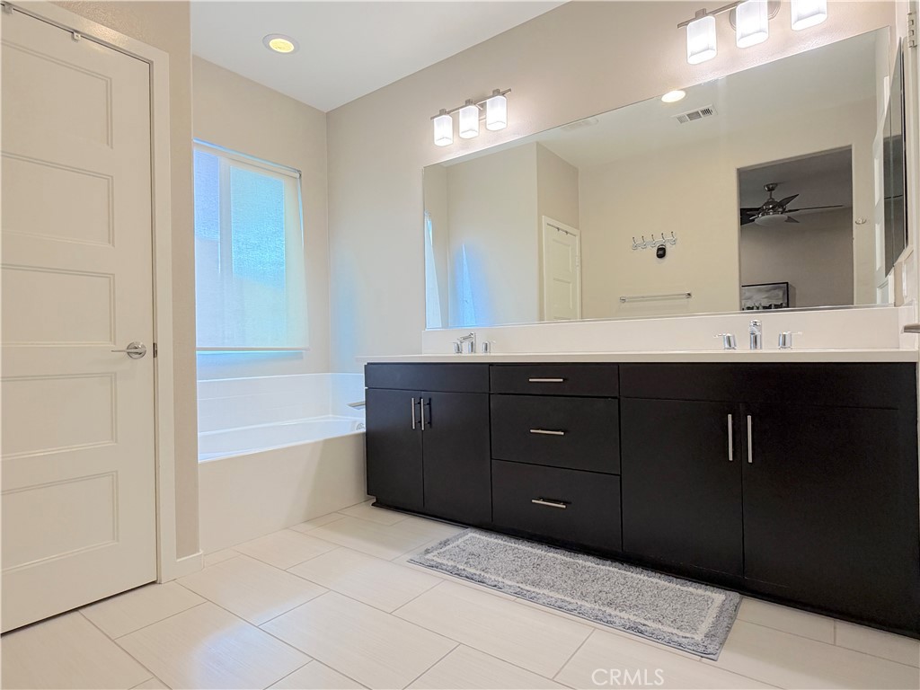 1540 W Artesia Square