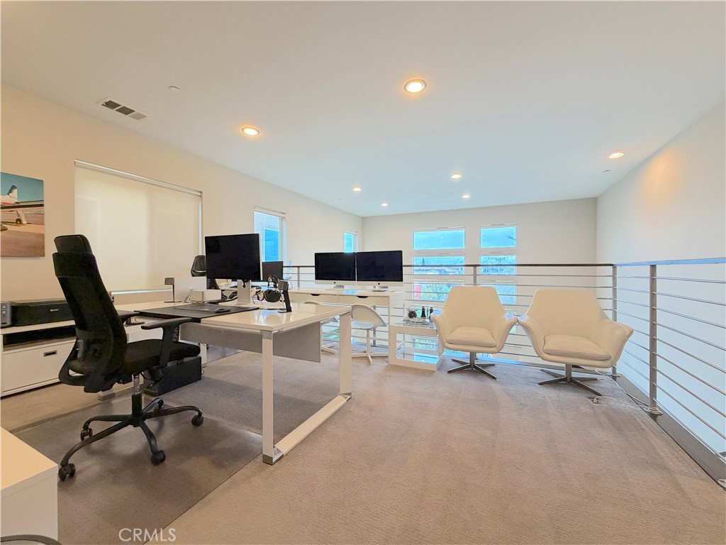 1540 W Artesia Square