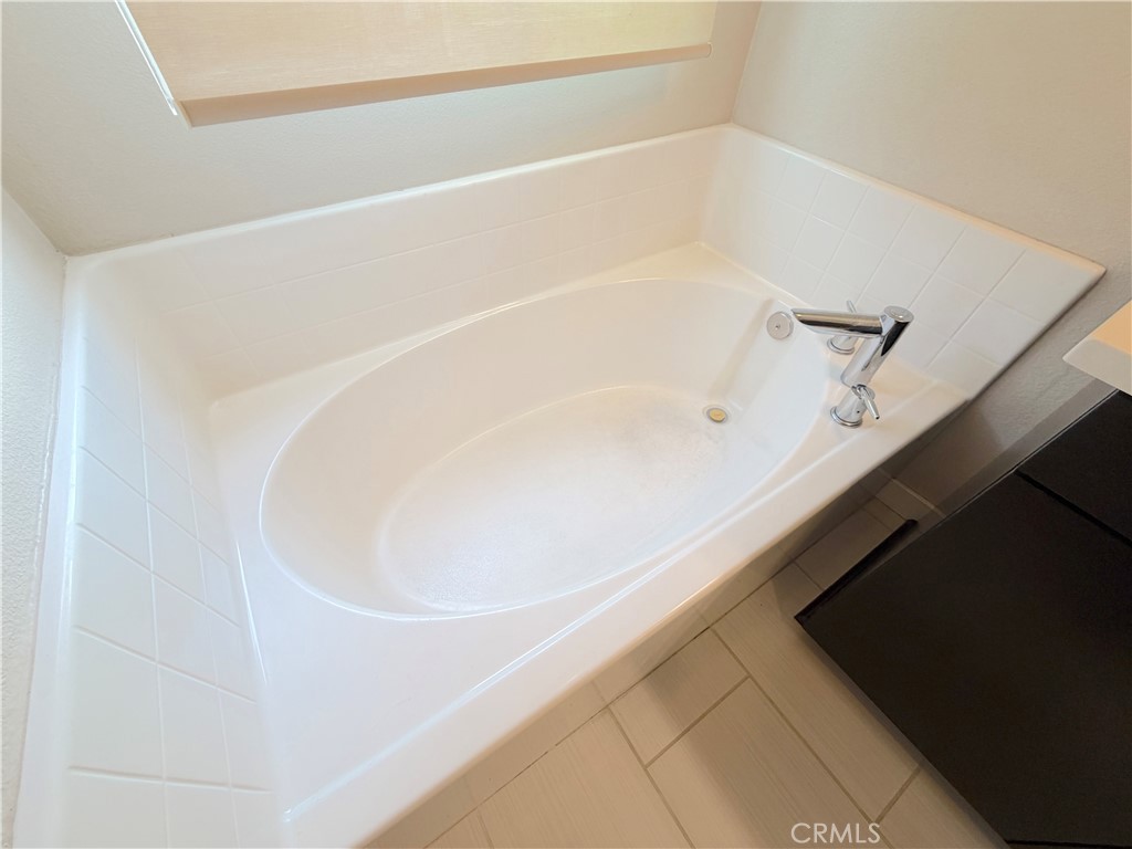 1540 W Artesia Square