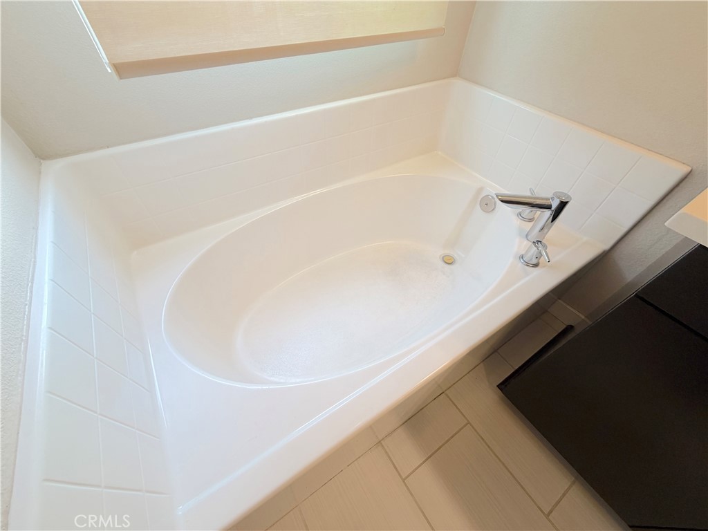 1540 W Artesia Square