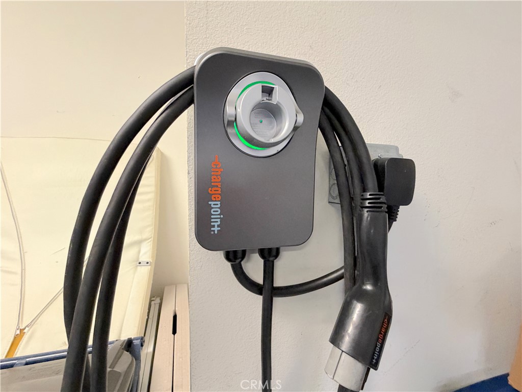 1540 W Artesia Square