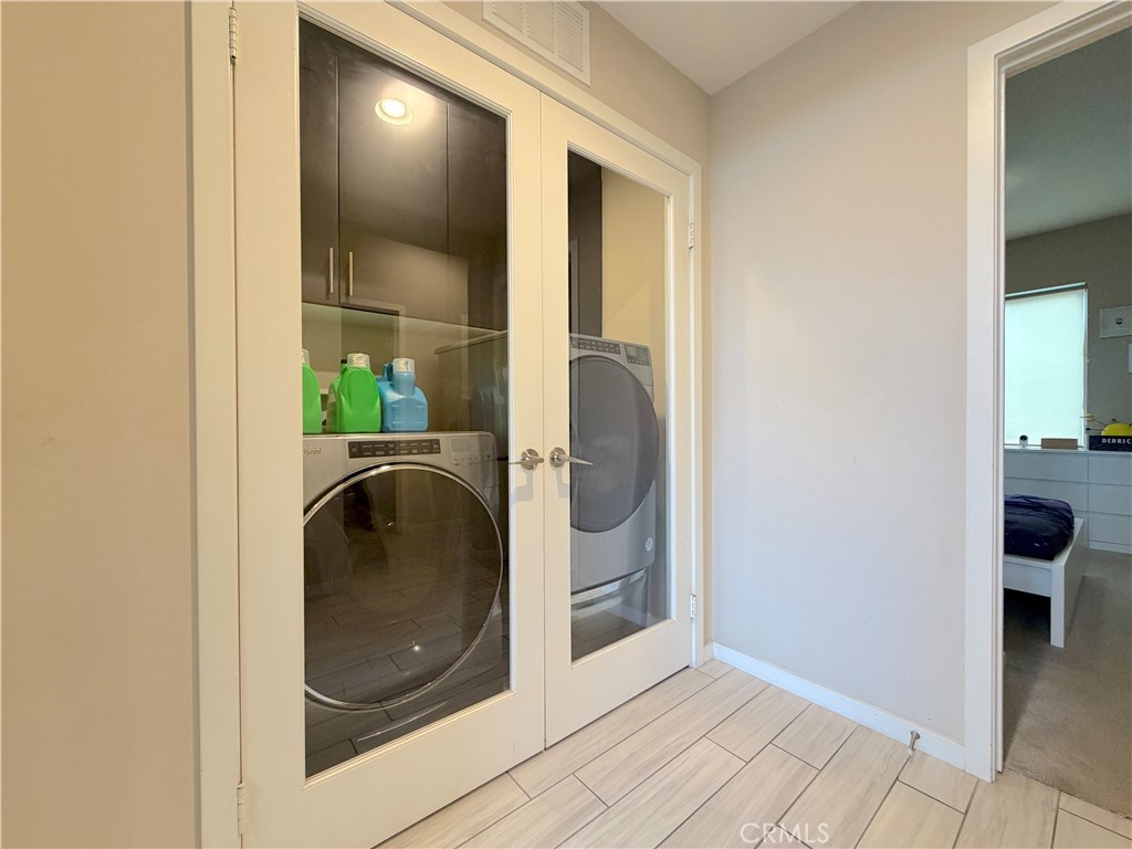 1540 W Artesia Square