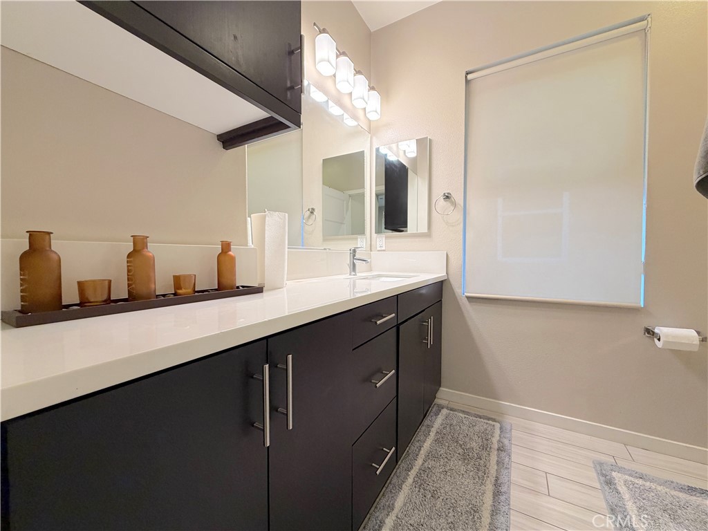 1540 W Artesia Square