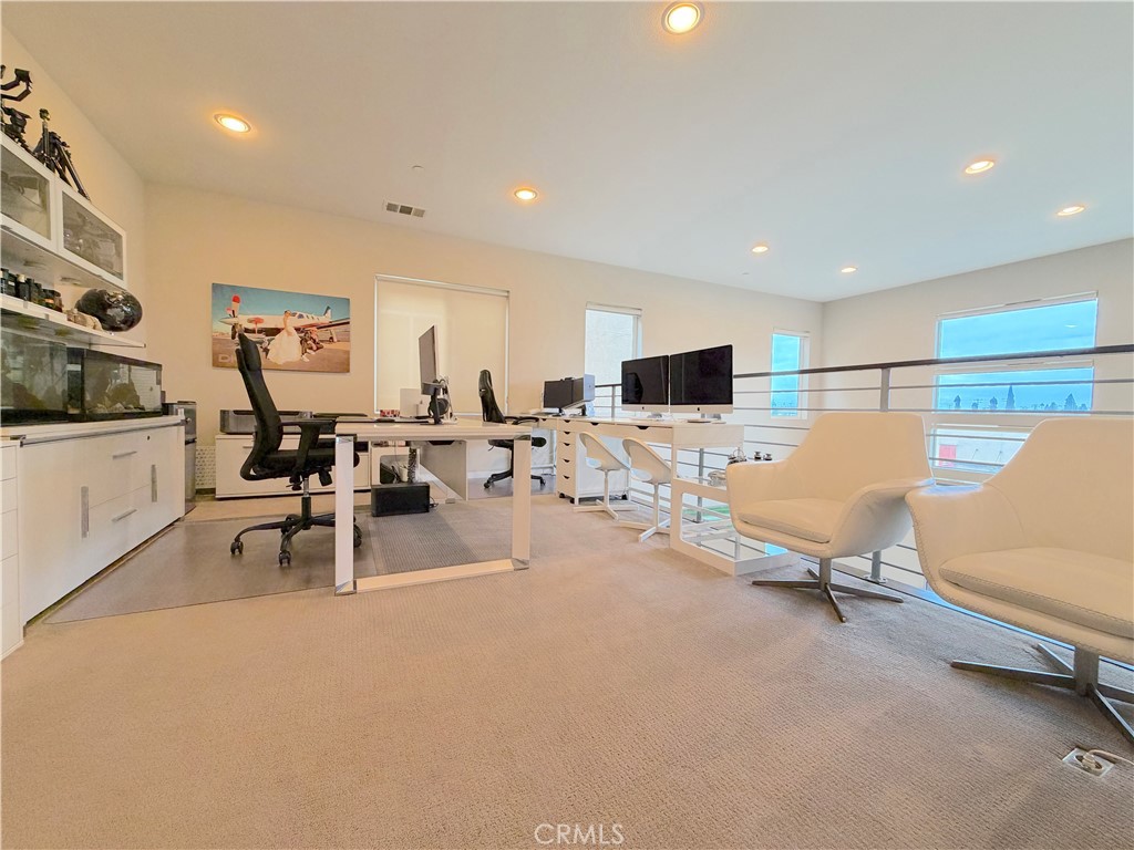 1540 W Artesia Square