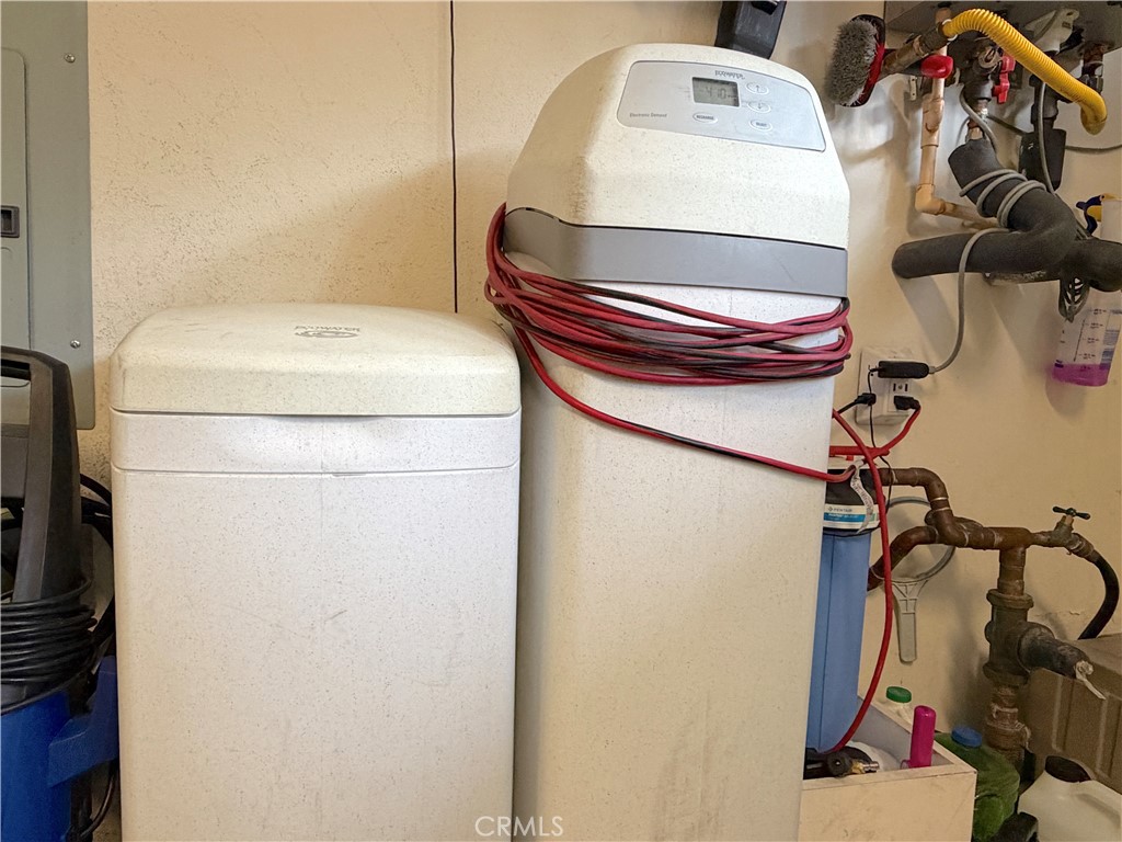 1540 W Artesia Square