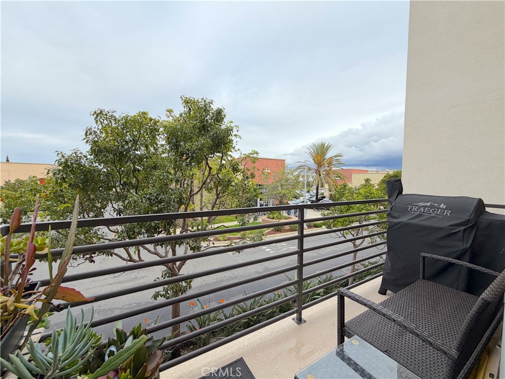 1540 W Artesia Square