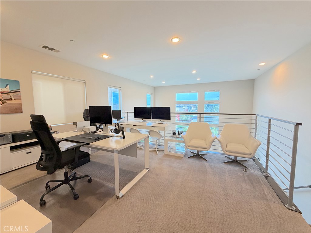 1540 W Artesia Square