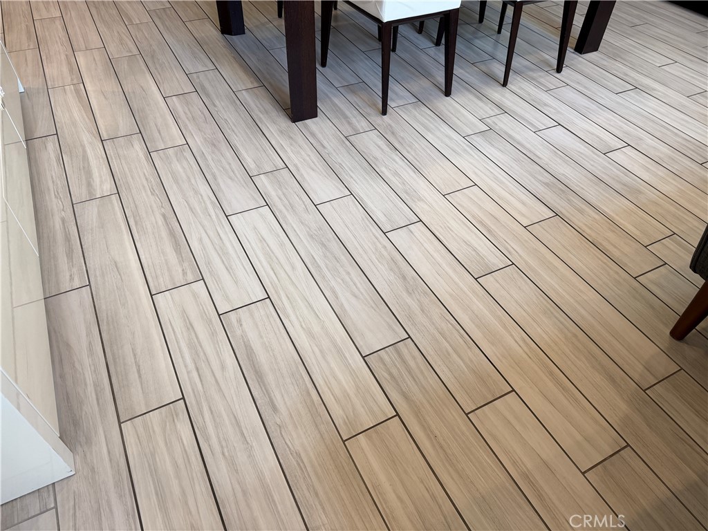 1540 W Artesia Square