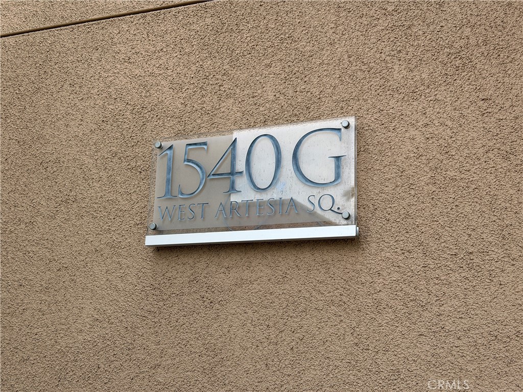1540 W Artesia Square