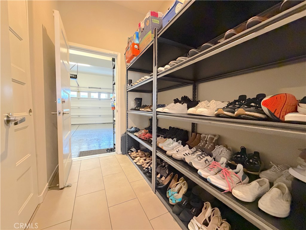 1540 W Artesia Square