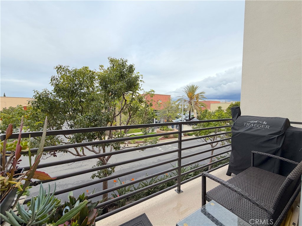 1540 W Artesia Square