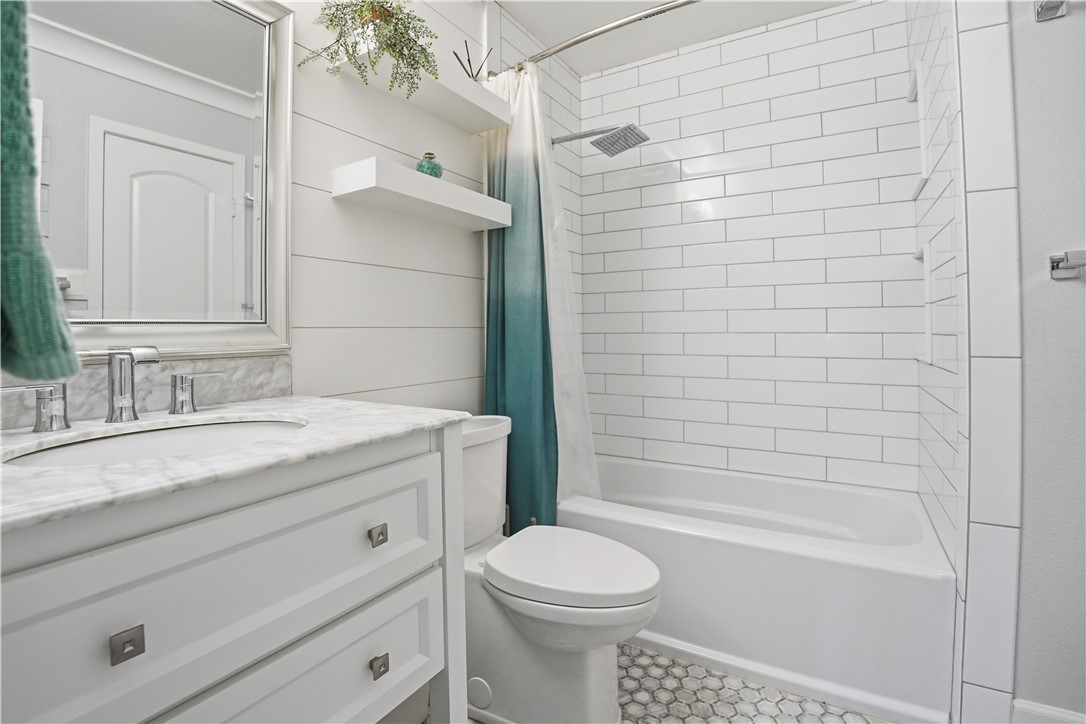 2911 S Fairview Street C