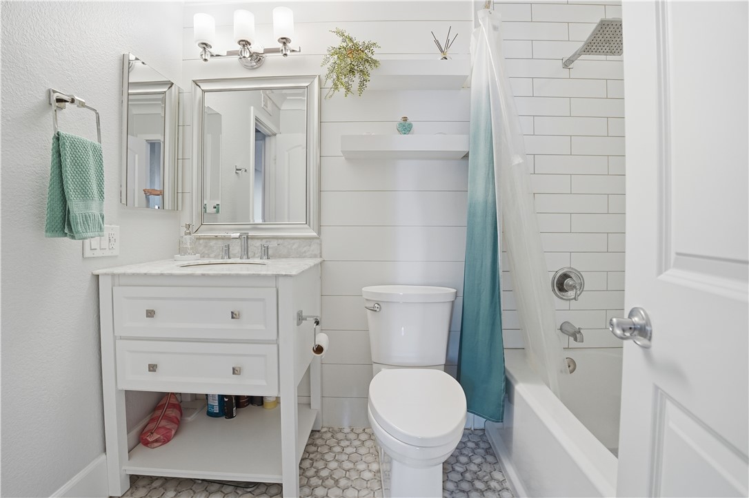 2911 S Fairview Street C