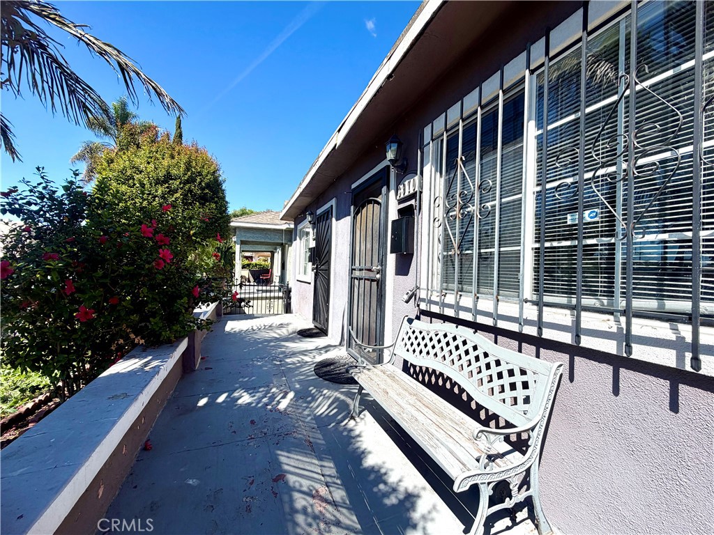 3968 3970 S Hobart Boulevard