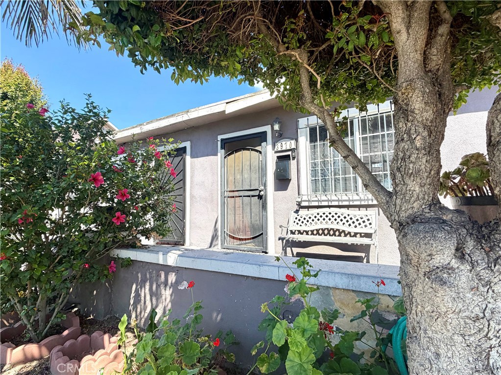3968 3970 S Hobart Boulevard