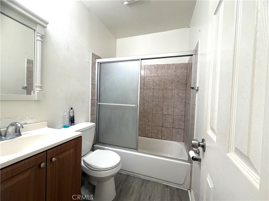 3968 3970 S Hobart Boulevard