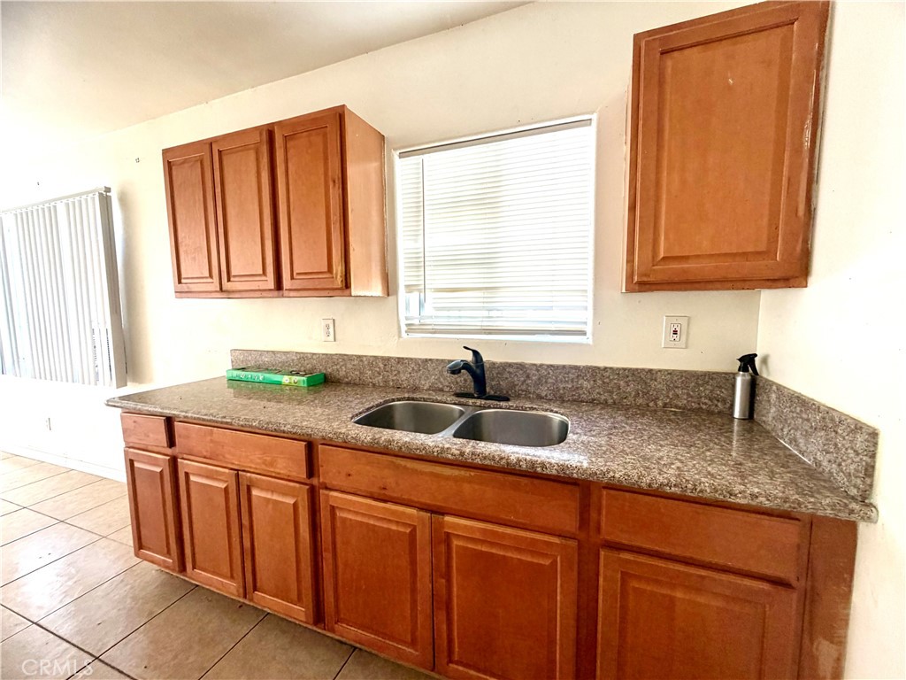 3968 3970 S Hobart Boulevard