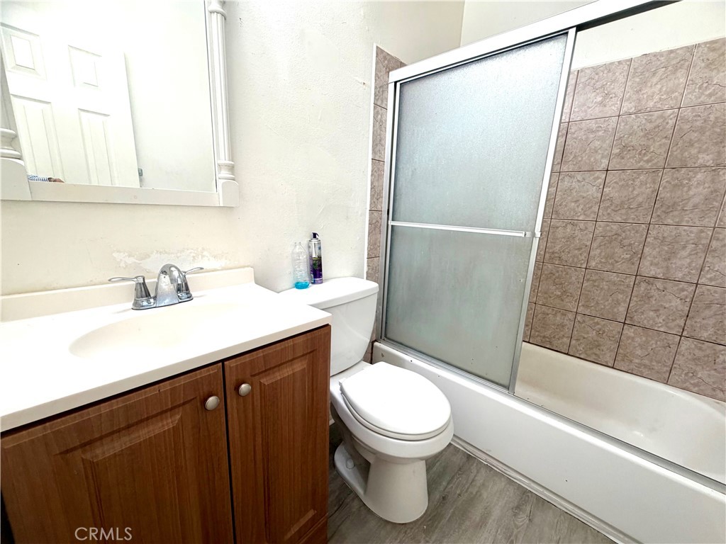 3968 3970 S Hobart Boulevard