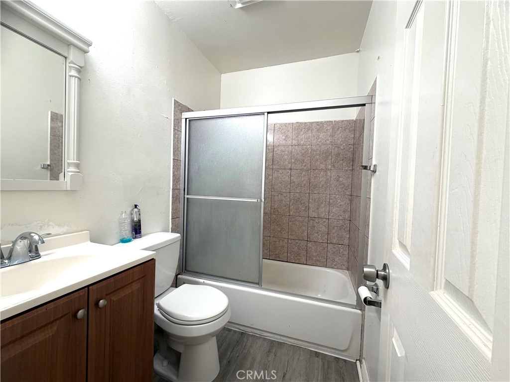 3968 3970 S Hobart Boulevard