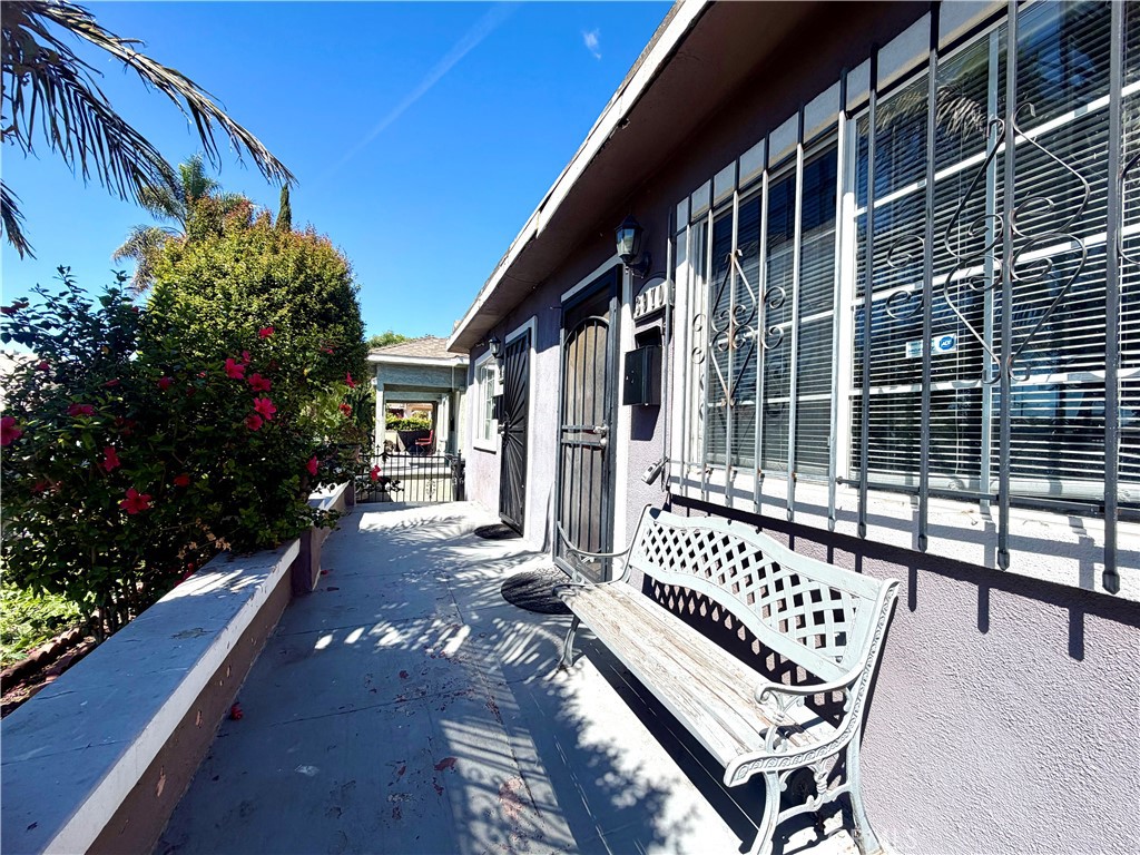3968 3970 S Hobart Boulevard