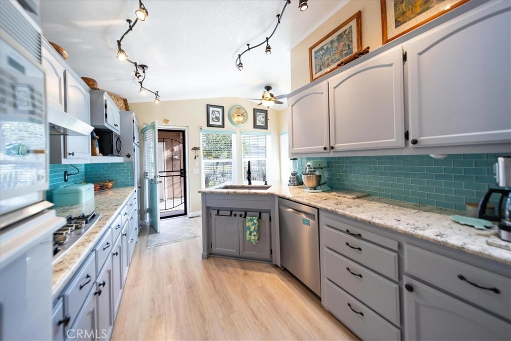 35493 Sand Rock