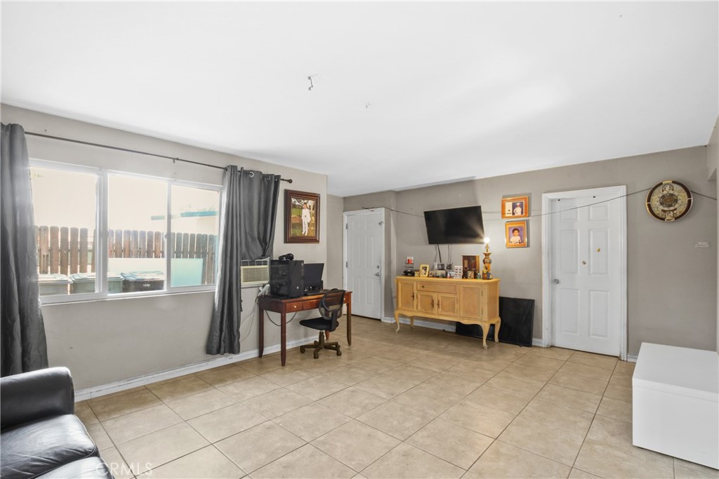 563 W Main