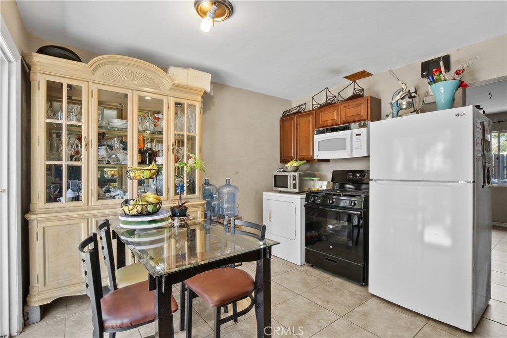 563 W Main