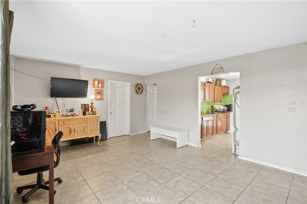 563 W Main