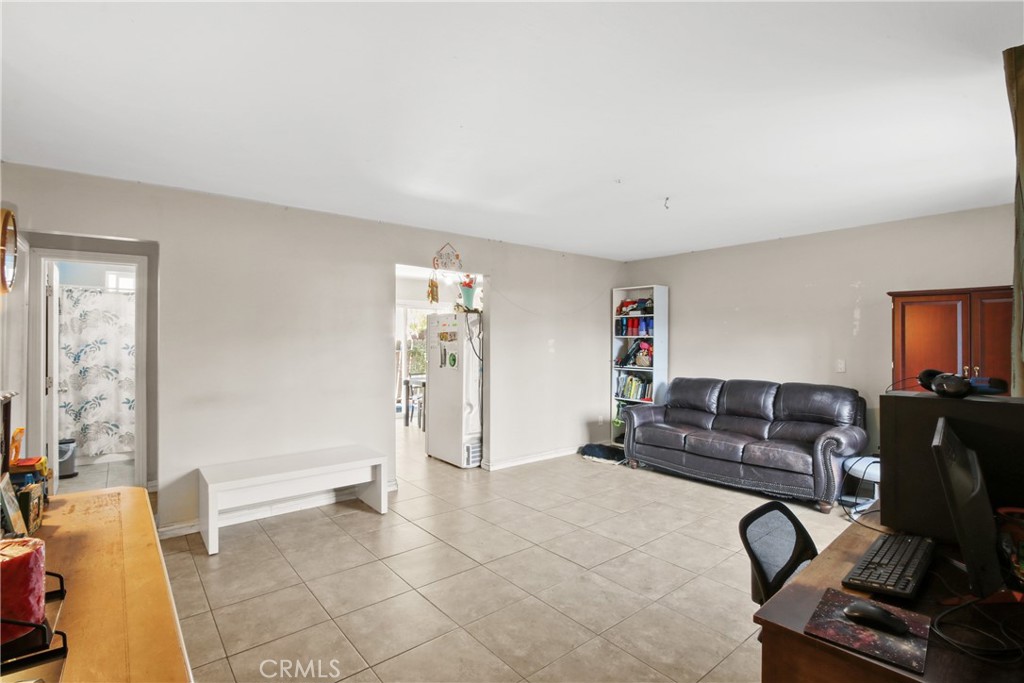 563 W Main