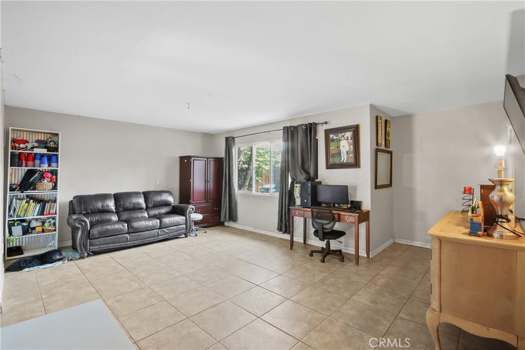 563 W Main