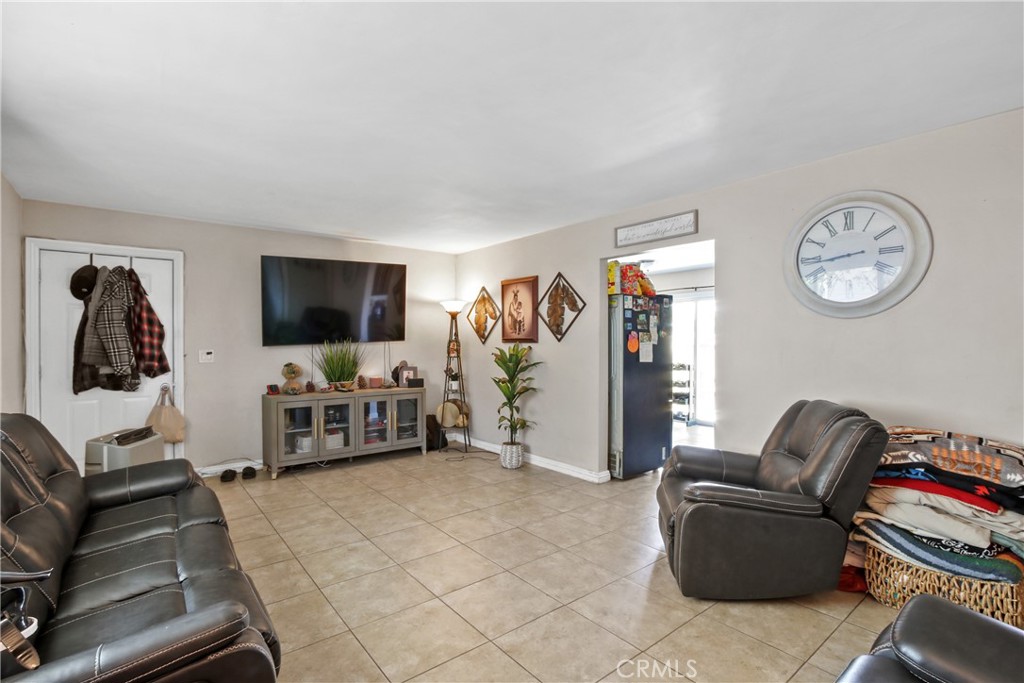 563 W Main