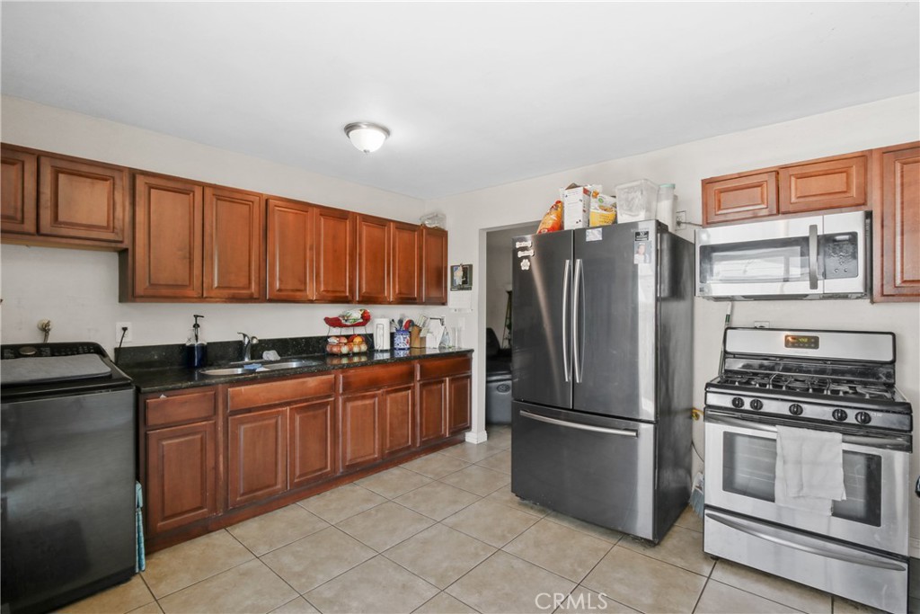 563 W Main