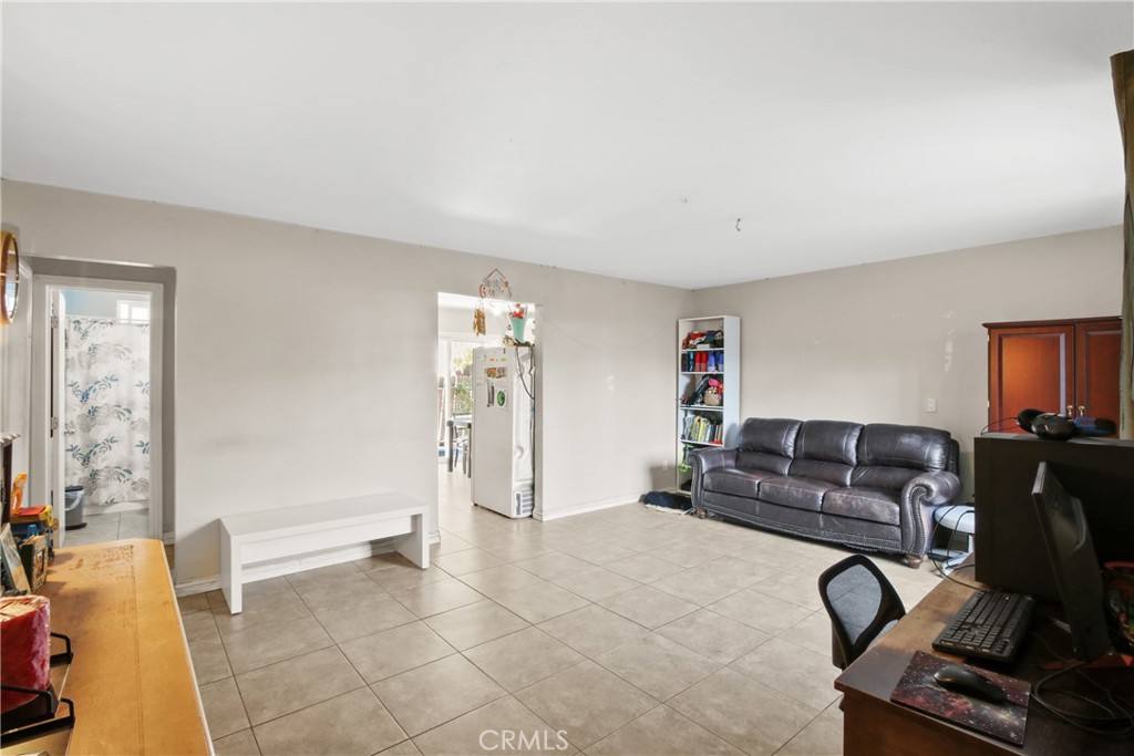 563 W Main