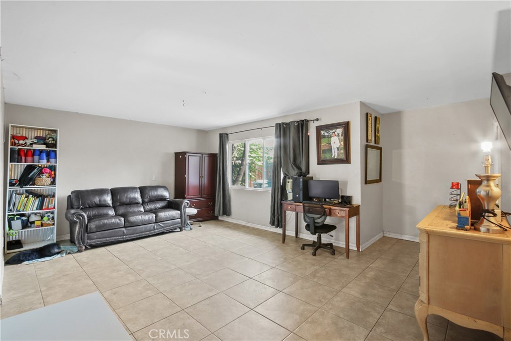 563 W Main