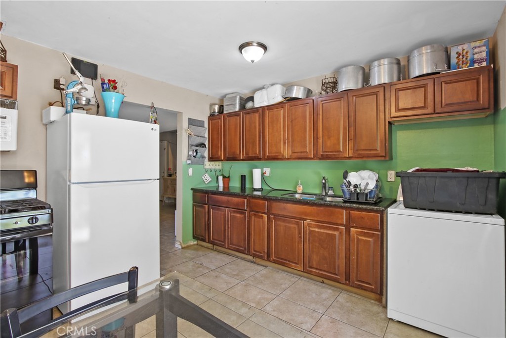 563 W Main