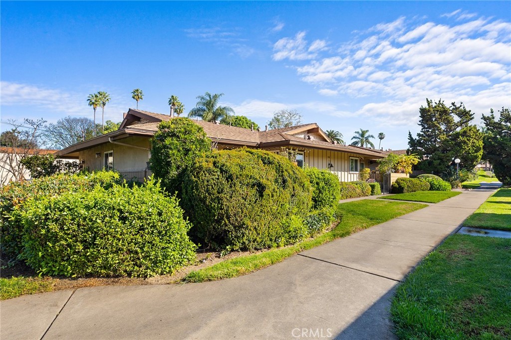 1740 E Commonwealth Avenue 101