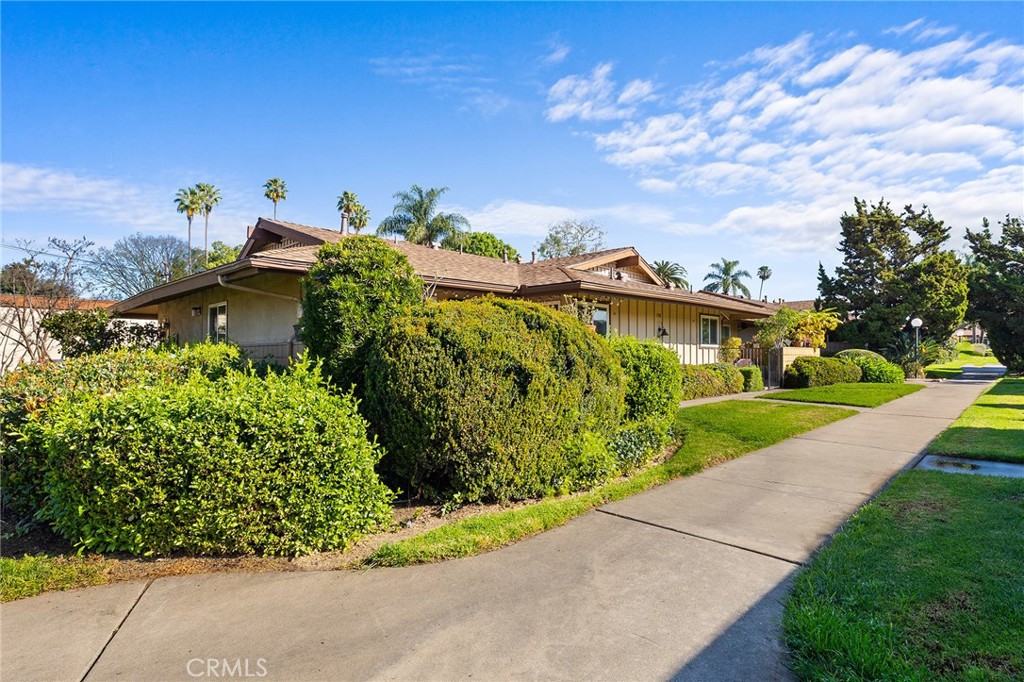 1740 E Commonwealth Avenue 101