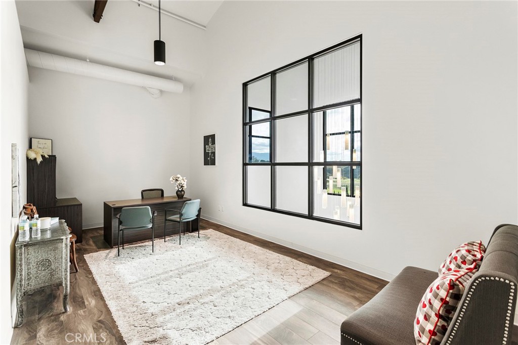 40620 Calle Contento