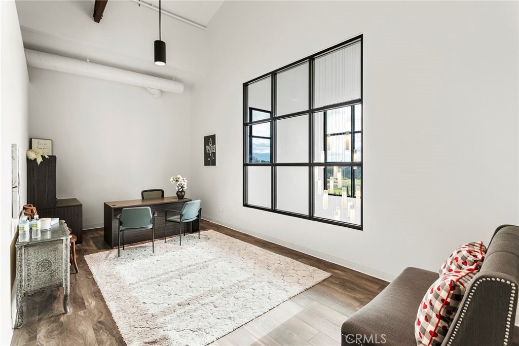 40620 Calle Contento