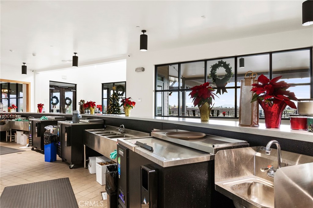 40620 Calle Contento